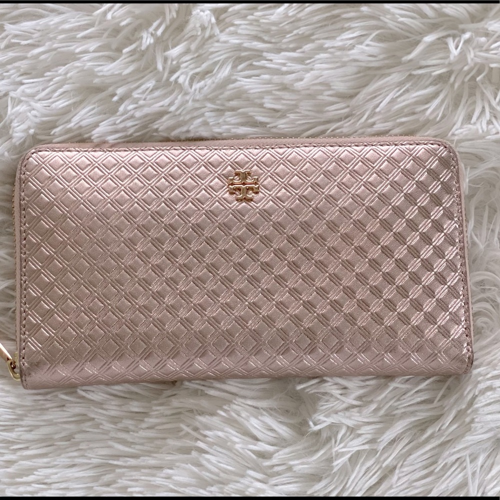 Tory Burch
Rose Gold Marion Metallic Embossed Zip Around Wallet
7"L x 1"W x 4"H